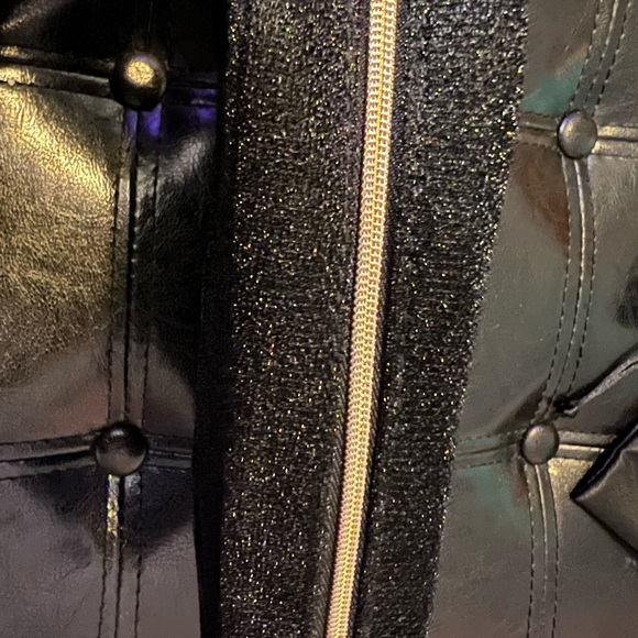 NWOT Chanel cosmetic bag limited edition with gold! ⭐️⭐️⭐️ - Picture 6 of 8